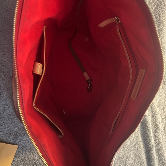 Dooney and Bourke tote bag with matching pouch. Excellent used condition - Picture 4 of 14